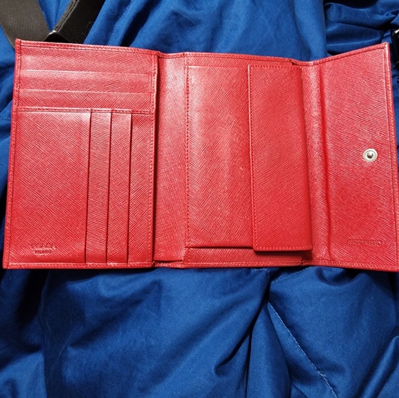 PRADA EUC SAFFIANO RED Wallet w/ authentication cards - Picture 8 of 10